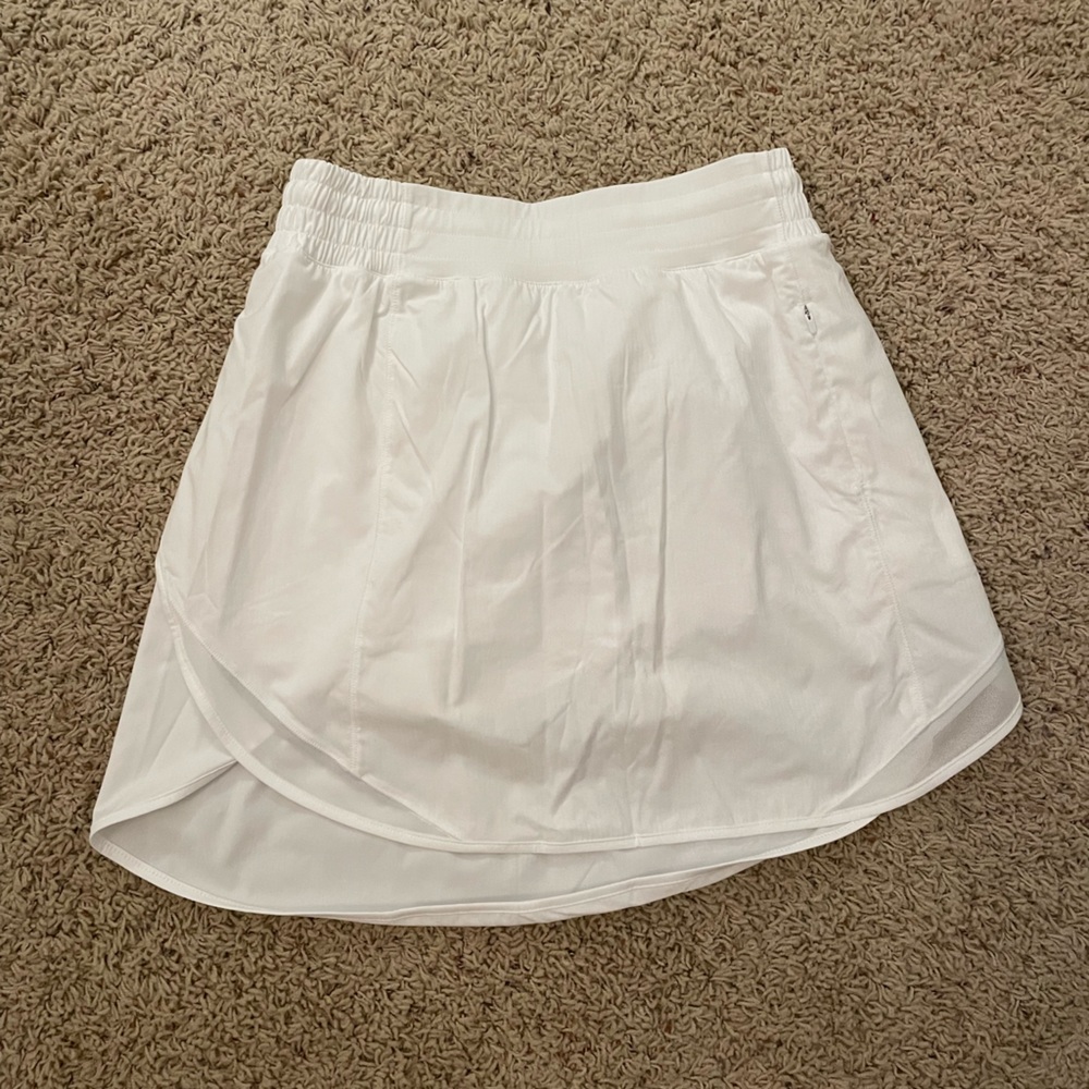 LULULEMON Hotty hot HR skirt *long SIZE 6 WHITE